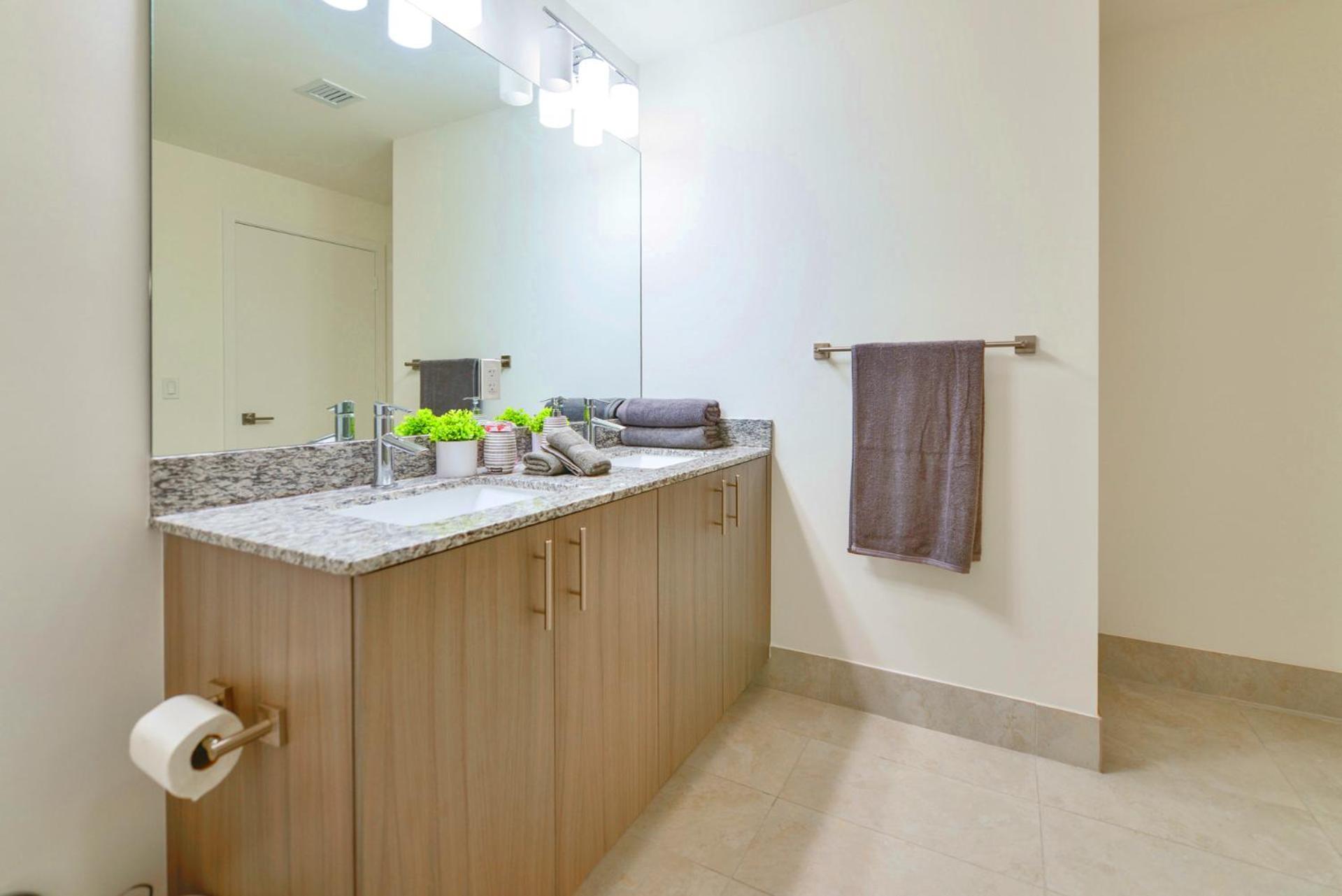 Beautiful And Stylish Close The Doral Park Apartamento *